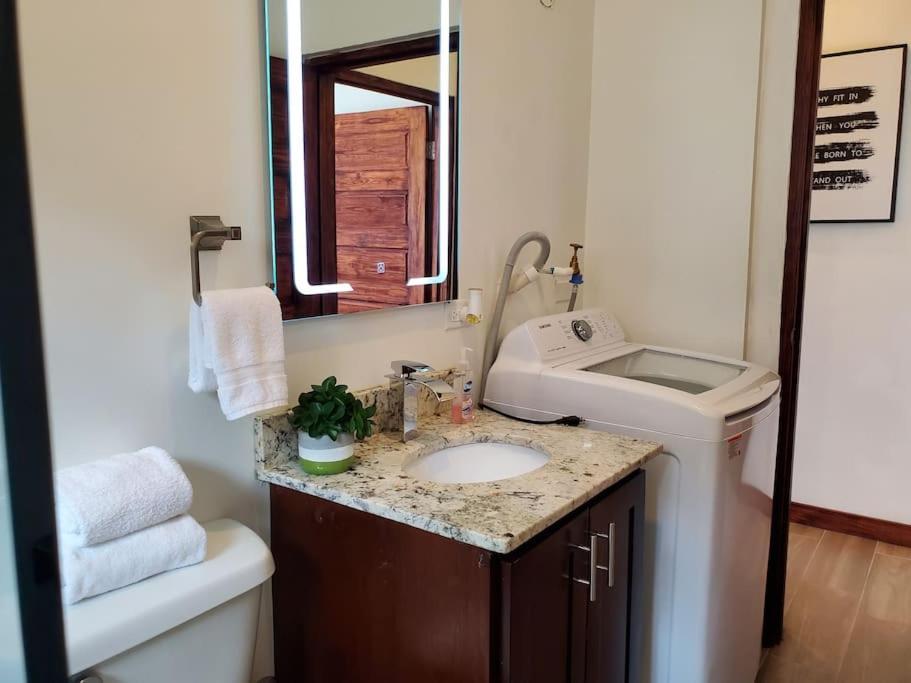 'The Solace' New Luxury Modern 1Bed 1Bath Apt. Portmore Exterior foto