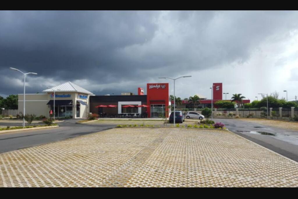 'The Solace' New Luxury Modern 1Bed 1Bath Apt. Portmore Exterior foto