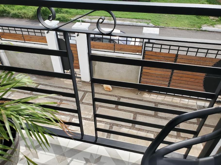'The Solace' New Luxury Modern 1Bed 1Bath Apt. Portmore Exterior foto